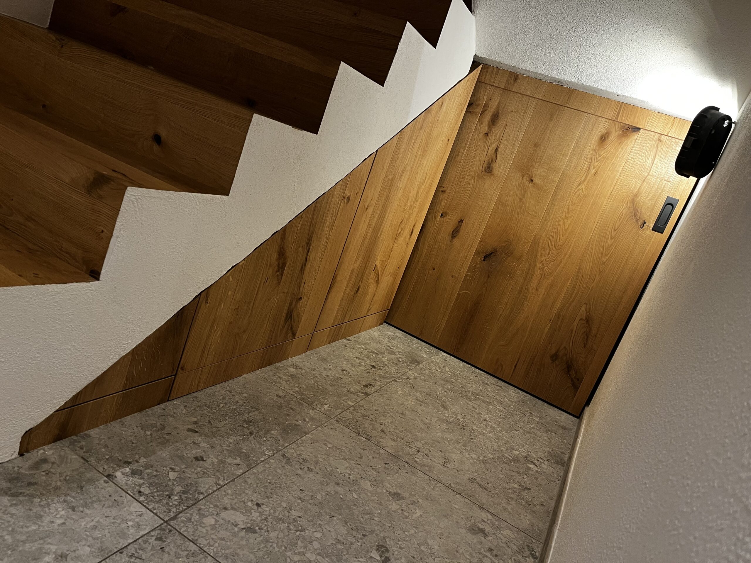 Schrank unter Treppe in Vilshofen
