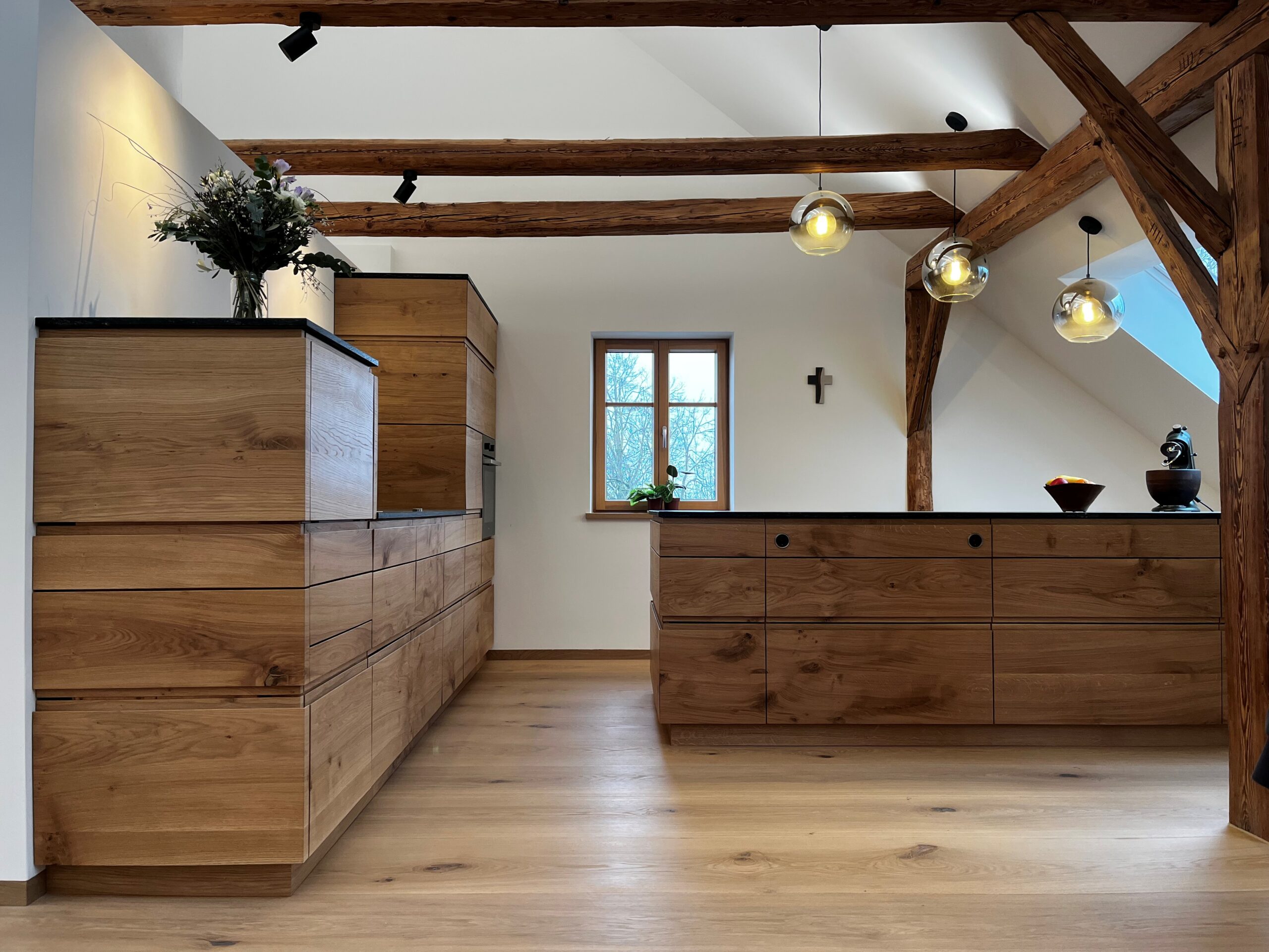 Hochwertige Küche nach Maß aus Massivholz vom Schreiner Kapsner Holzdesign Passau