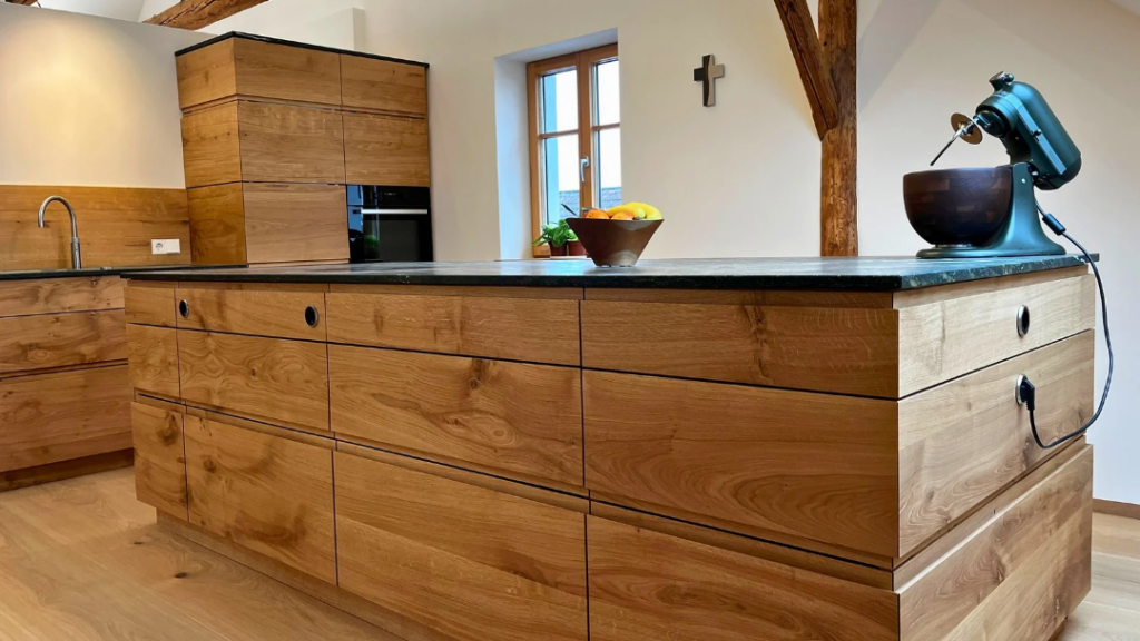Massivholzküche aus Eiche vom Schreiner Kapsner Holzdesign